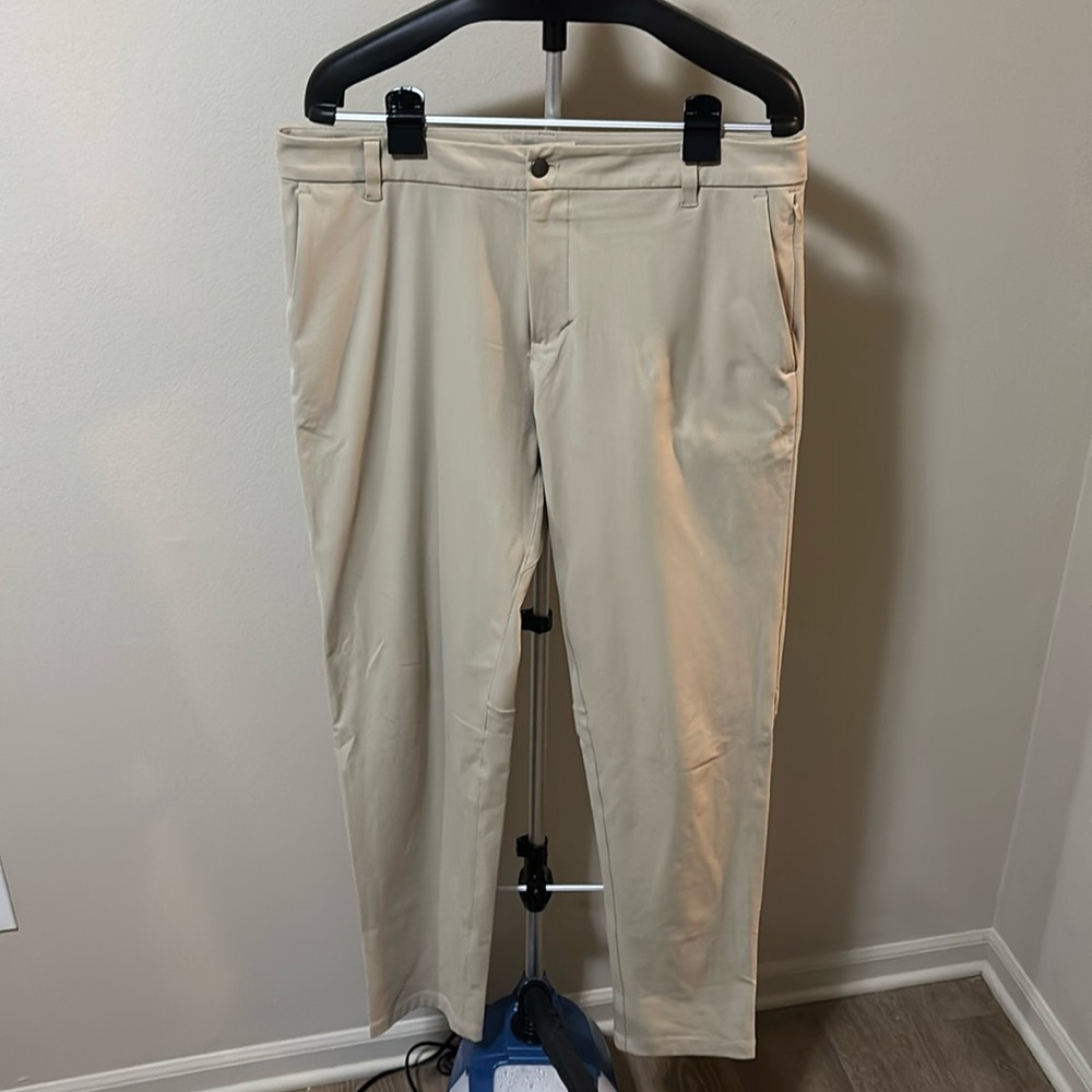 Lululemon ABC Slim Fit Pants
Khaki
35x34
Lightly Worn, Great Condition